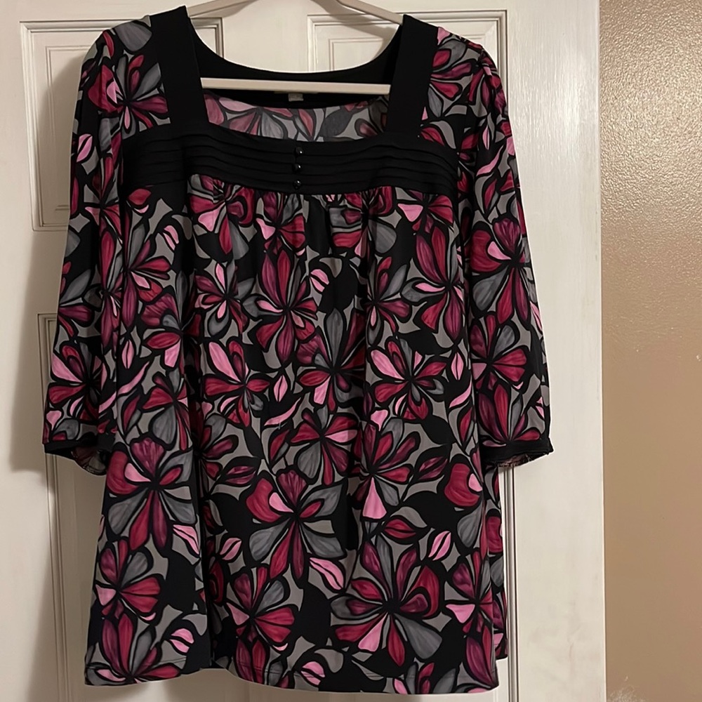 Women’s quarter length blouse